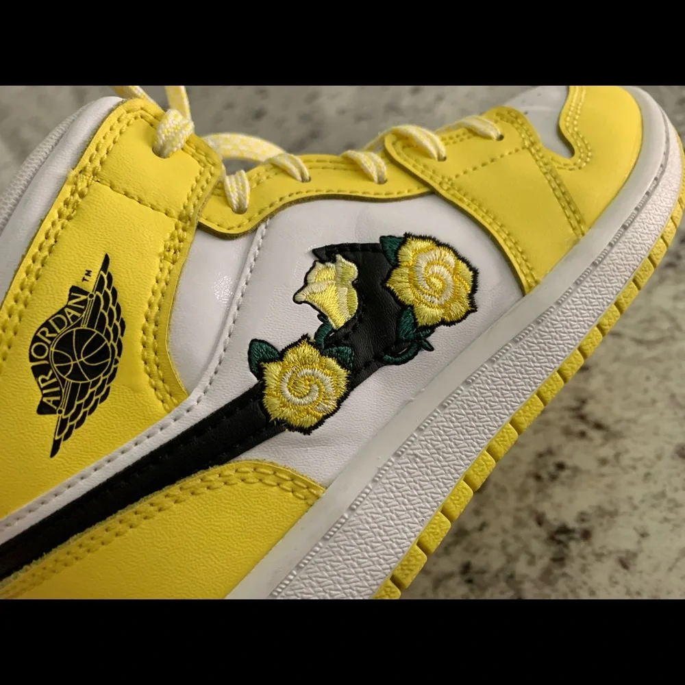 Nike‎ Air Jordan 1 Mid SE TD Rose Patch Dynamic Yellow Size 1 Authentic